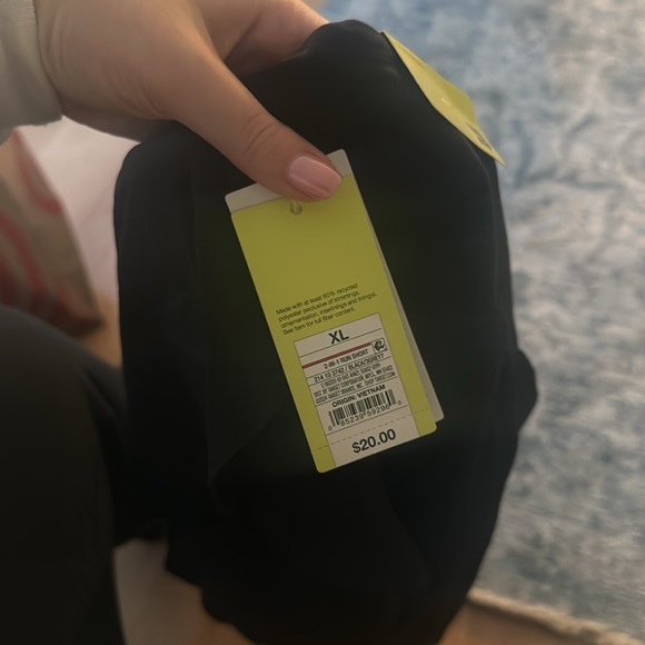 NWT HIGH RISE ALL IN MOTION 2-IN-1 SHORTS - Picture 5 of 8